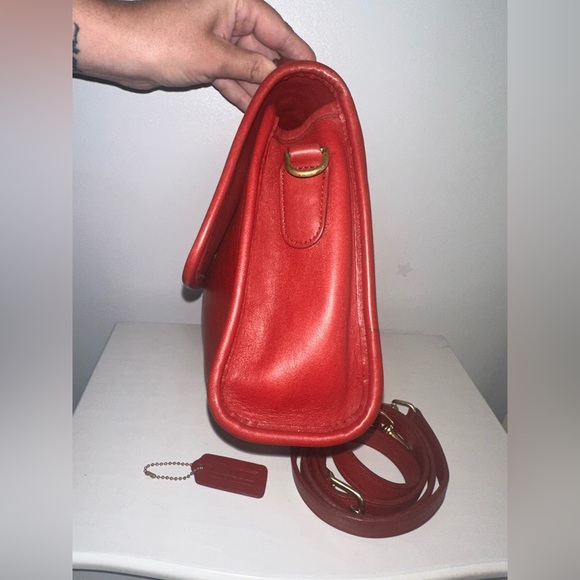 Vintage Coach Court in Red! - Picture 4 of 10